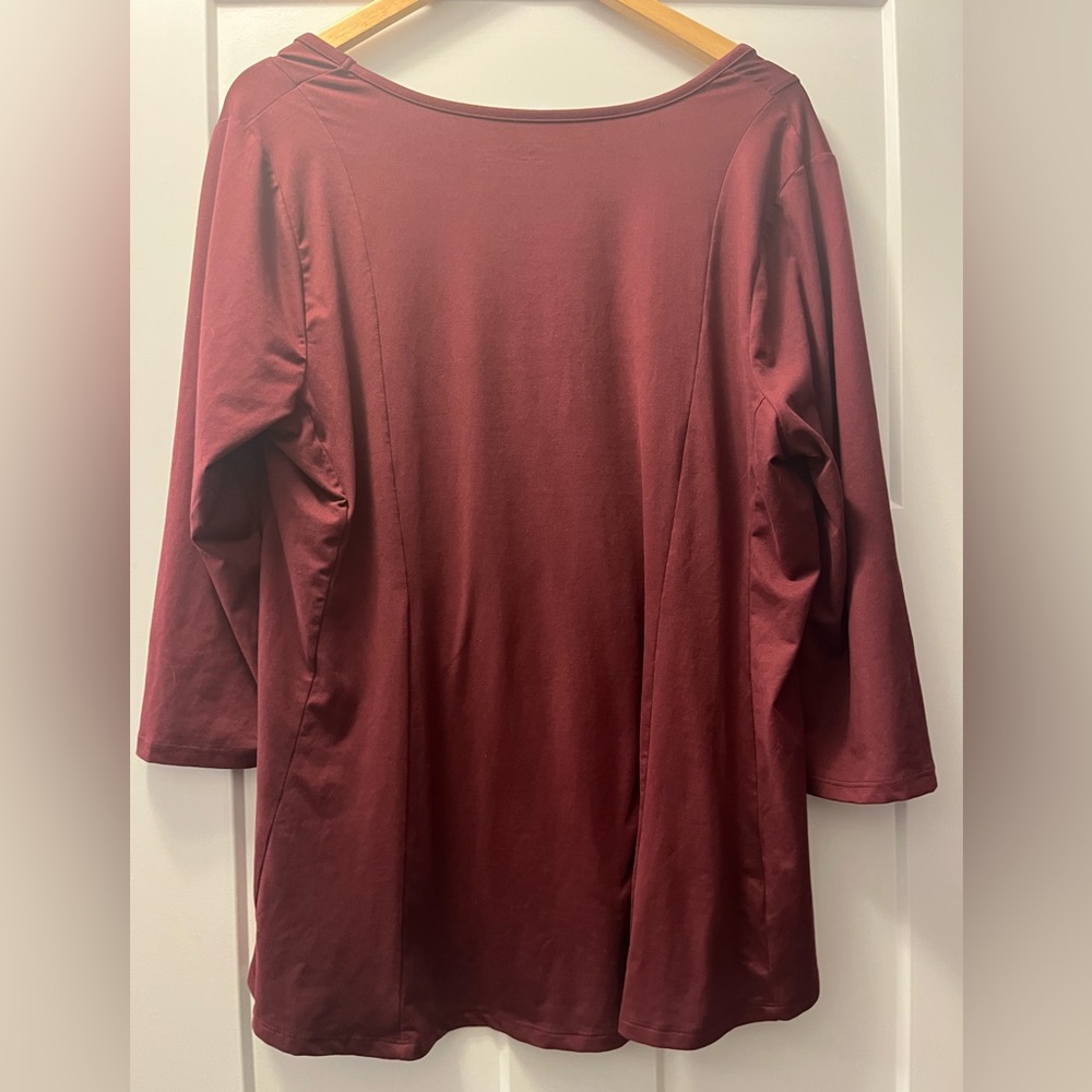 Women’s maroon 3/4 sleeved, scoop neck tunic